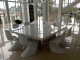 Duży stół konferencyjny - blat z polerowanego MDF-u i szyby "lakobel", noga z blachy nierdzewnej z wycinanym ornamentem